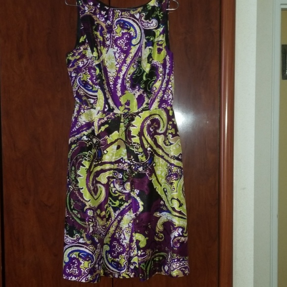 Isaac Mizrahi Dresses & Skirts - Worn only twice cocktail dress in great condition Isaac Mizrahi Dresses & Skirts - Worn only twice cocktail dress in great condition